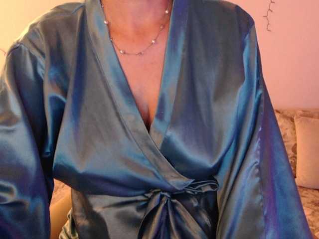 goodSnowQueen live cam on BongaCams