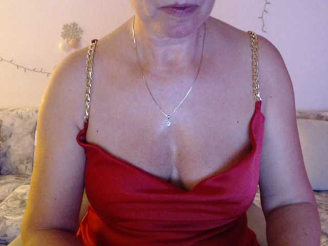 goodSnowQueen live cam on BongaCams