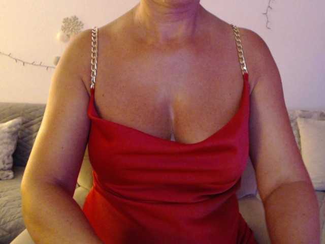 goodSnowQueen live cam on BongaCams