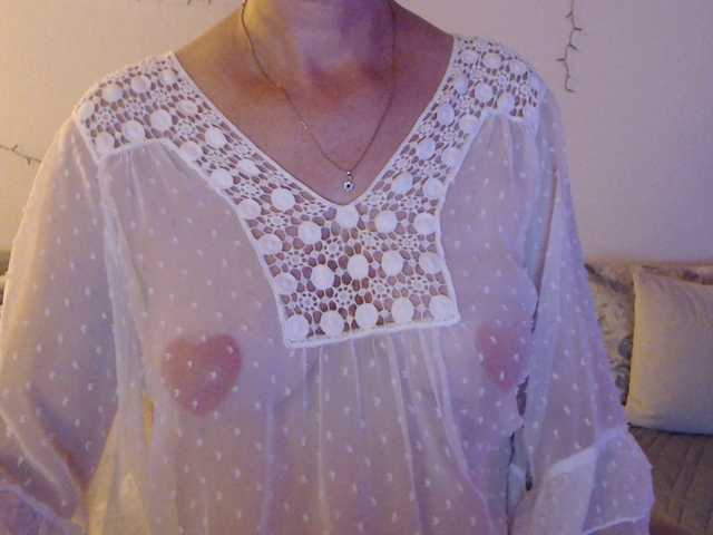 goodSnowQueen live cam on BongaCams
