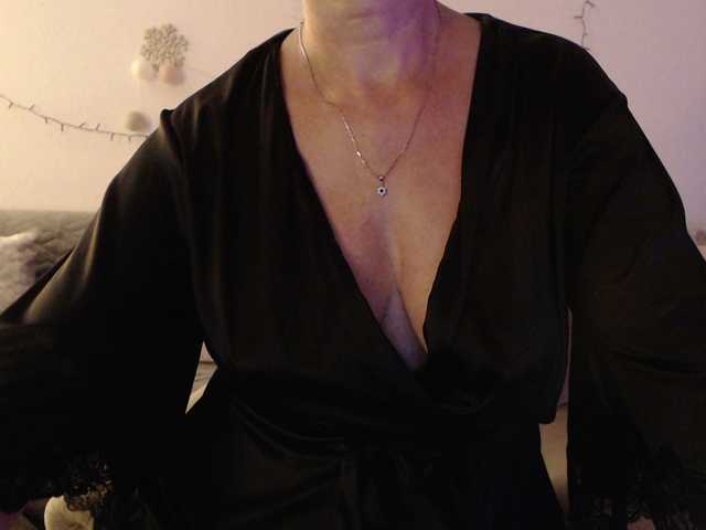 goodSnowQueen live cam on BongaCams