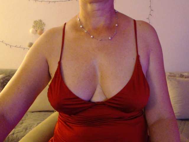 goodSnowQueen live cam on BongaCams