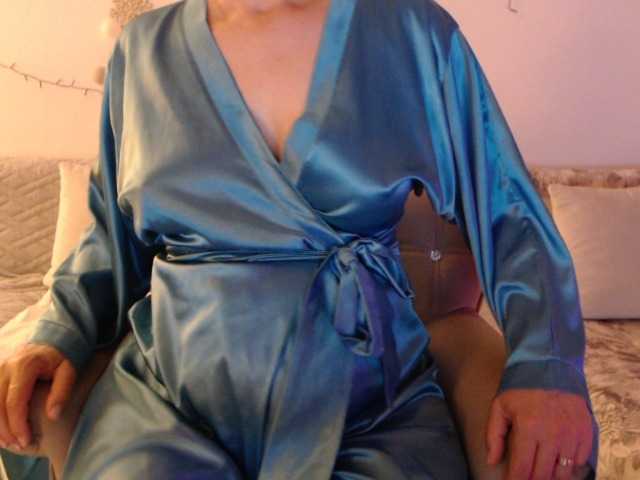 goodSnowQueen live cam on BongaCams