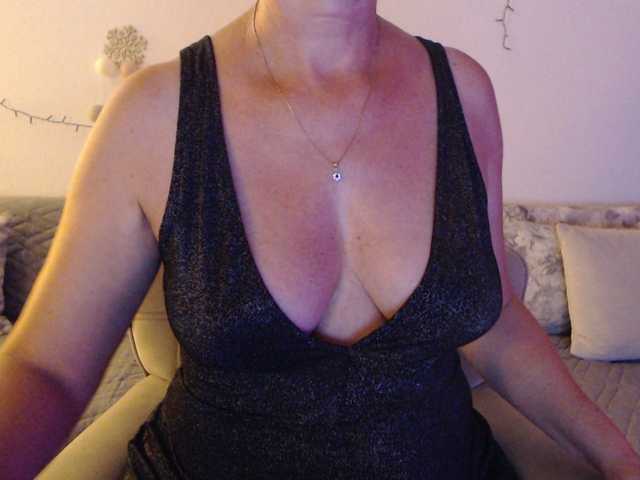 goodSnowQueen live cam on BongaCams
