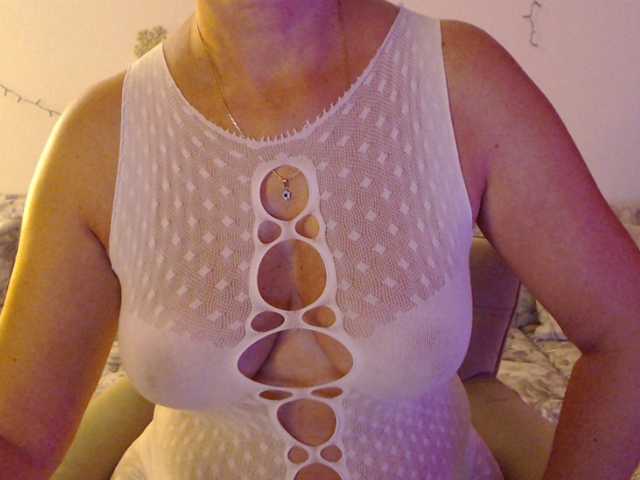 goodSnowQueen live cam on BongaCams