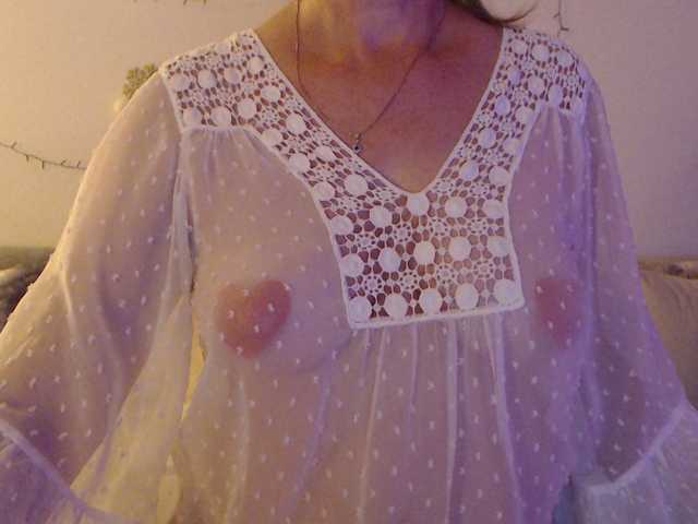 goodSnowQueen live cam on BongaCams