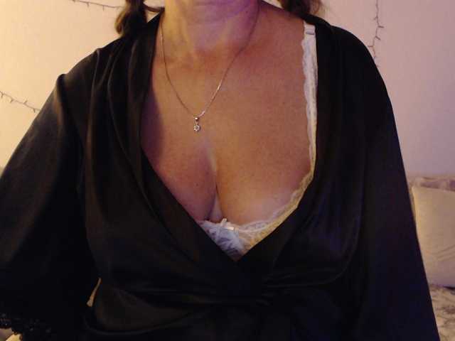 goodSnowQueen live cam on BongaCams