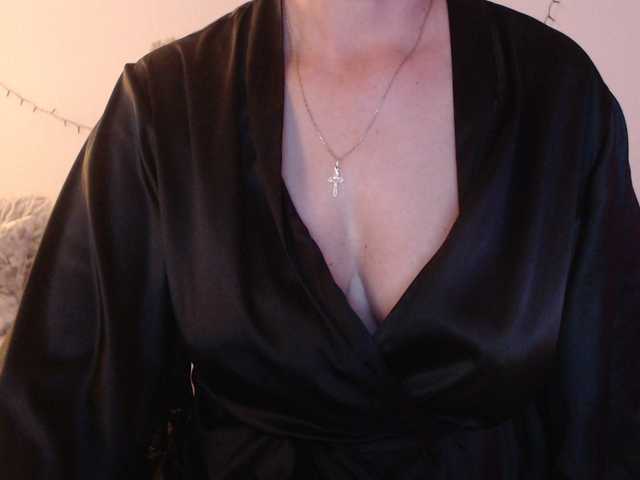 goodSnowQueen's BongaCams show and profile