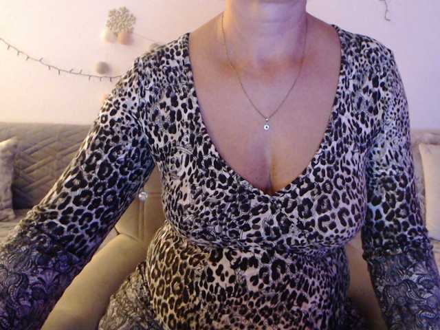 goodSnowQueen live cam on BongaCams