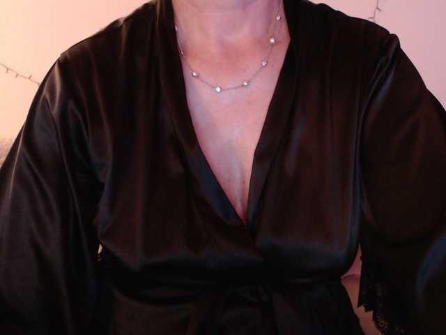 goodSnowQueen live cam on BongaCams