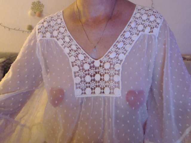 goodSnowQueen live cam on BongaCams
