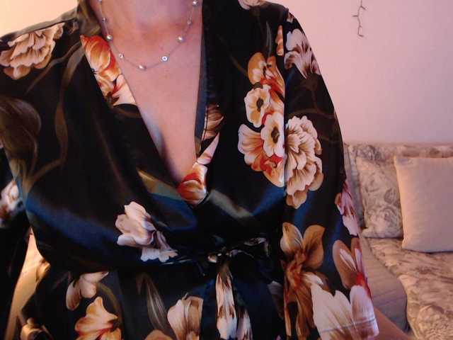 goodSnowQueen live cam on BongaCams