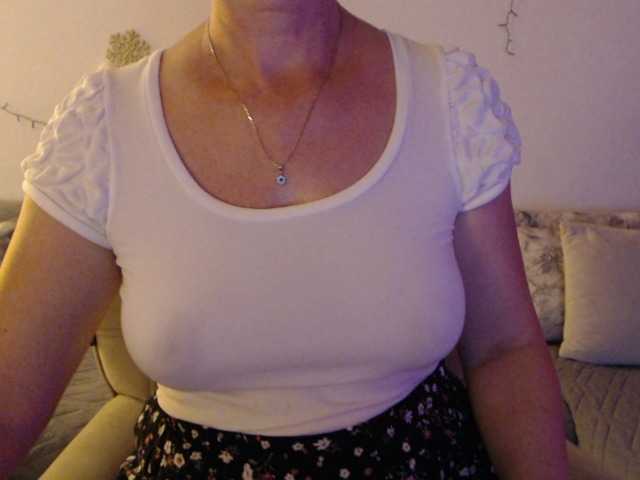 goodSnowQueen live cam on BongaCams