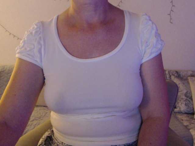 goodSnowQueen live cam on BongaCams