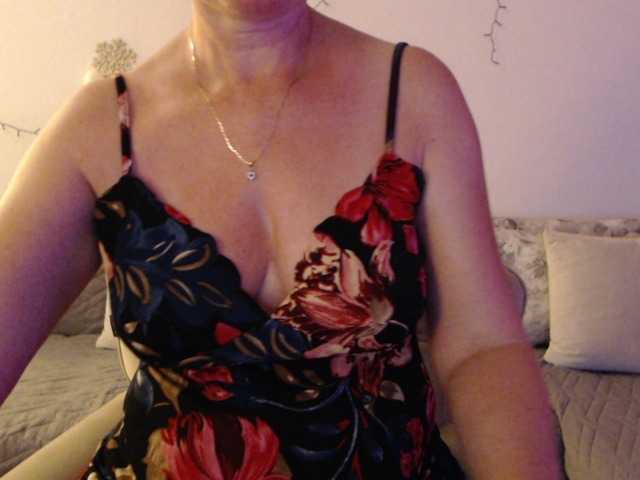 goodSnowQueen live cam on BongaCams