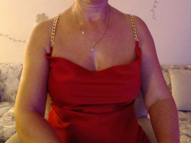 goodSnowQueen live cam on BongaCams