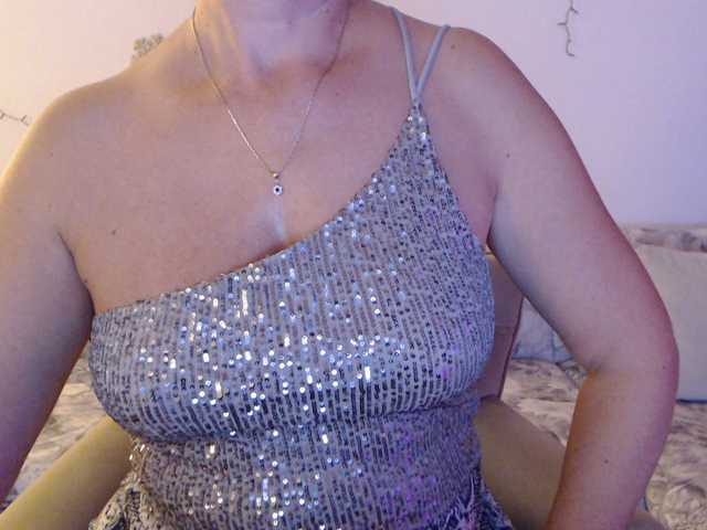 goodSnowQueen live cam on BongaCams