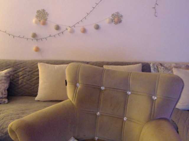 goodSnowQueen live cam on BongaCams