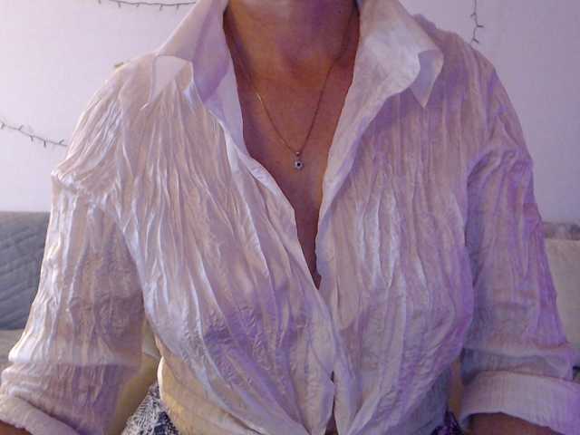 goodSnowQueen live cam on BongaCams