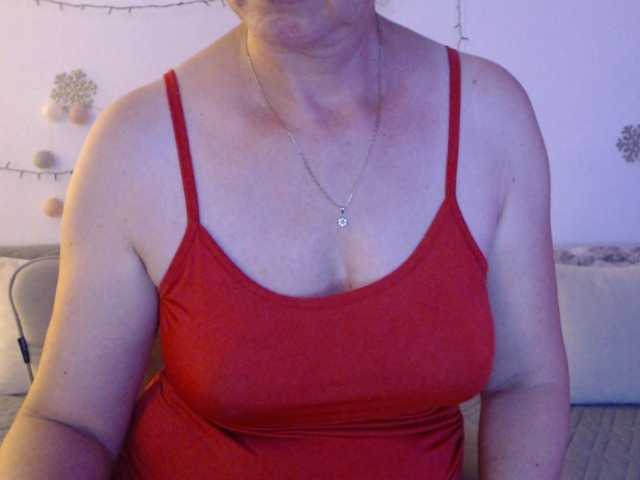 goodSnowQueen live cam on BongaCams