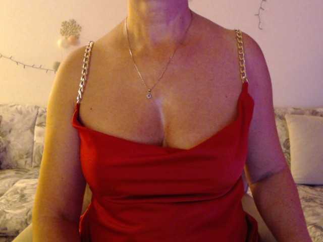 goodSnowQueen, live now on BongaCams