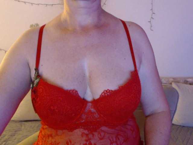 goodSnowQueen live cam on BongaCams