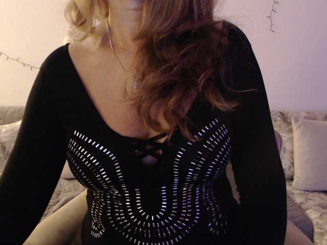 goodSnowQueen live cam on BongaCams