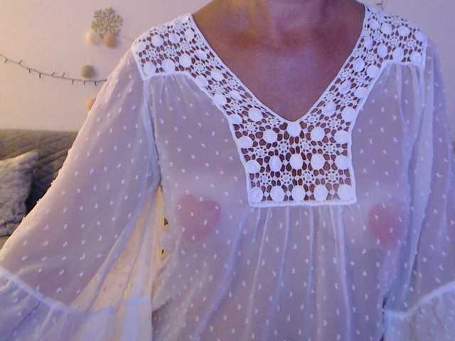 goodSnowQueen live cam on BongaCams