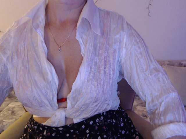 goodSnowQueen live cam on BongaCams