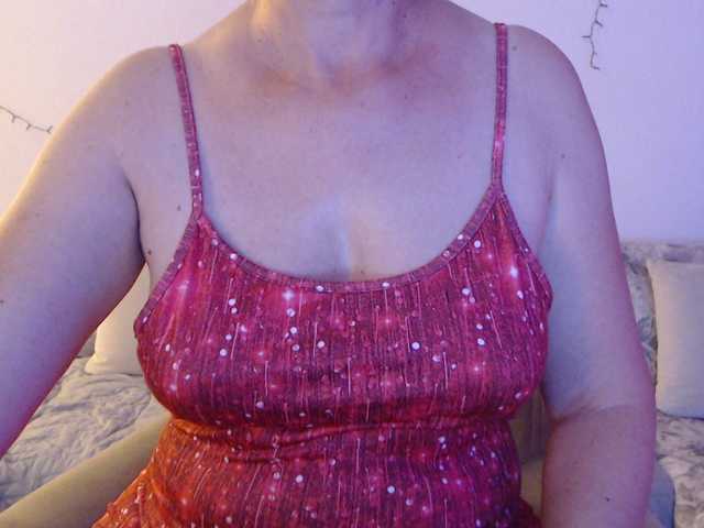 goodSnowQueen live cam on BongaCams