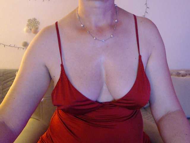 goodSnowQueen live cam on BongaCams
