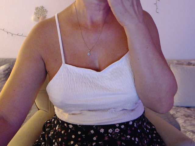 goodSnowQueen live cam preview