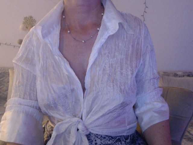 goodSnowQueen's BongaCams show and profile