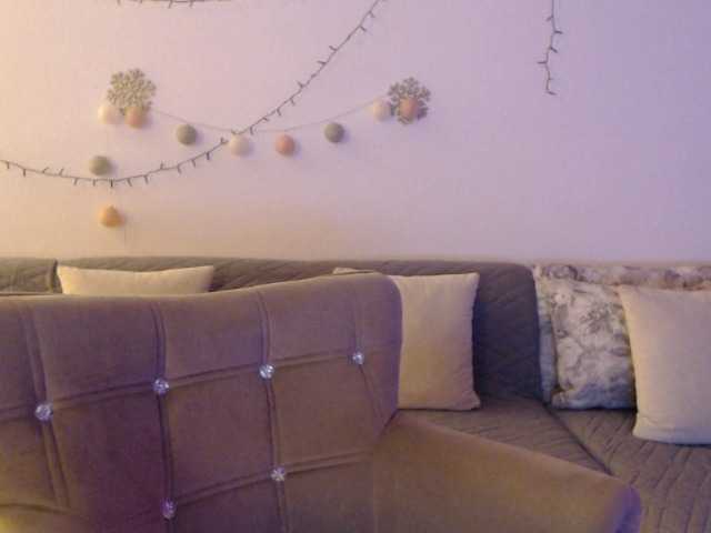 goodSnowQueen live cam on BongaCams