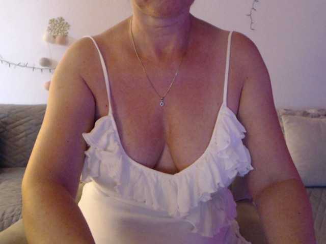 goodSnowQueen live webcam show
