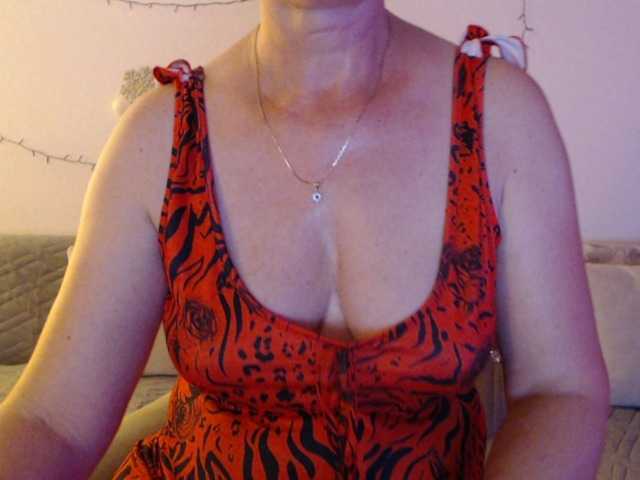 goodSnowQueen live cam on BongaCams