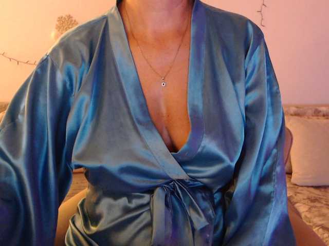 goodSnowQueen live cam on BongaCams
