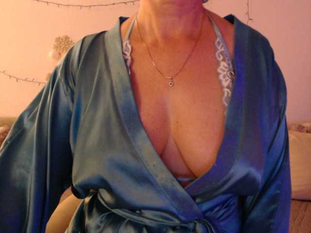 goodSnowQueen live cam on BongaCams