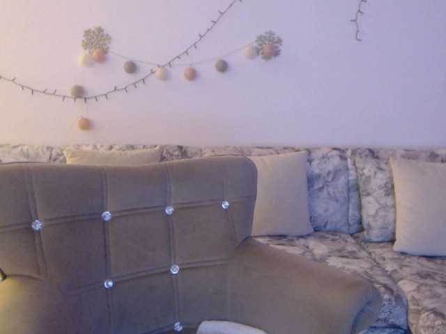 goodSnowQueen live cam on BongaCams
