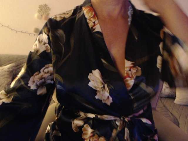 goodSnowQueen live cam on BongaCams