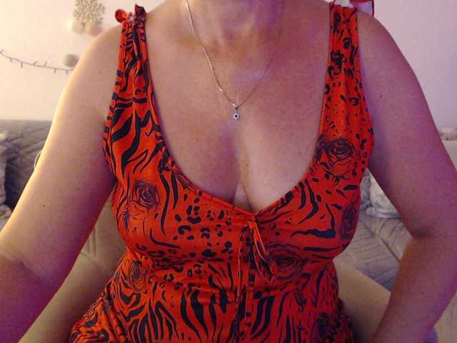 goodSnowQueen live cam on BongaCams
