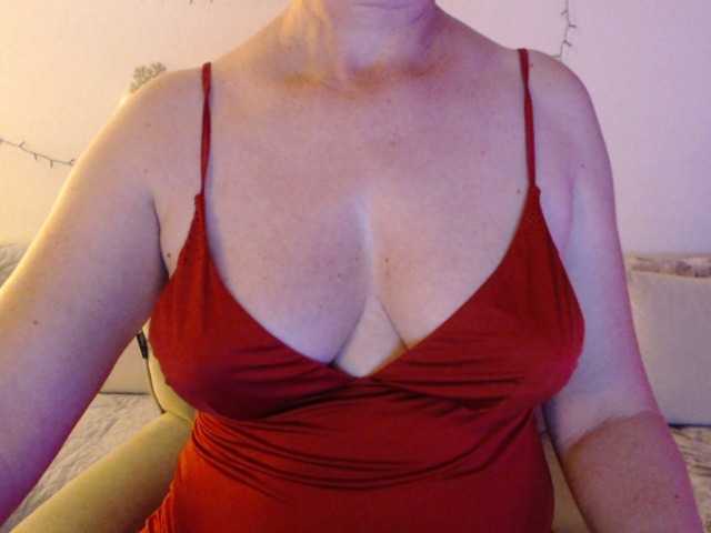 goodSnowQueen live cam on BongaCams