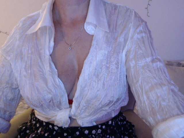 goodSnowQueen live cam on BongaCams