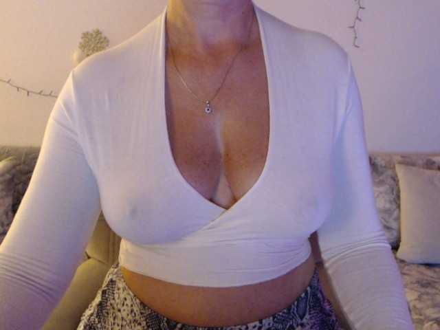 goodSnowQueen live cam on BongaCams