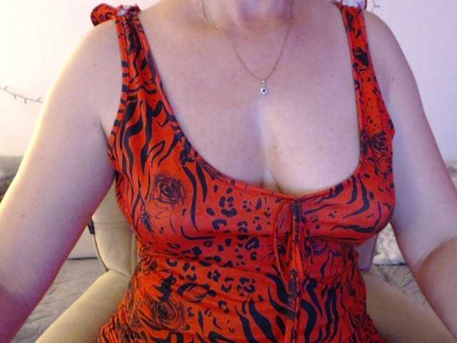 goodSnowQueen live cam on BongaCams