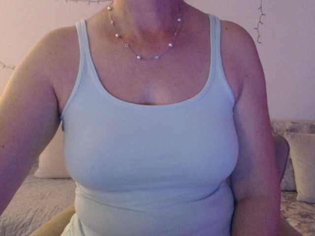 goodSnowQueen's BongaCams show and profile