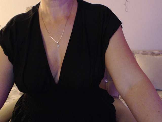 goodSnowQueen live cam on BongaCams