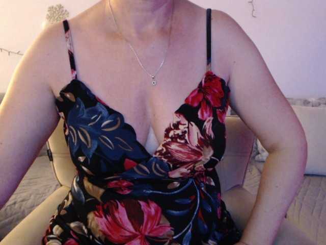 goodSnowQueen live cam on BongaCams
