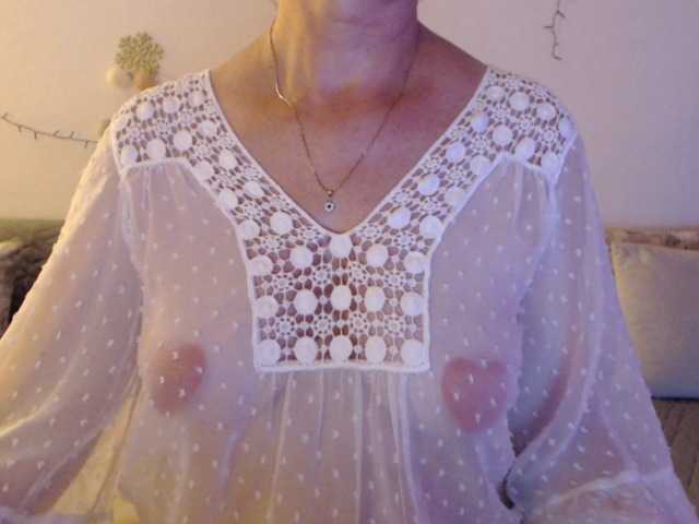 goodSnowQueen live cam on BongaCams