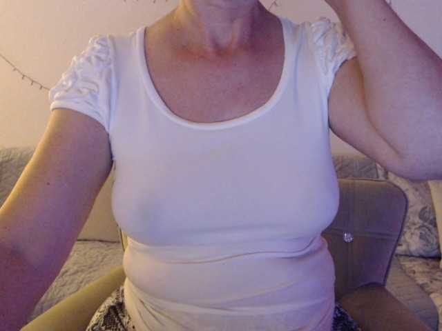 goodSnowQueen live cam on BongaCams